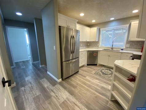 1553 Ammon Street NW Salem OR 97304