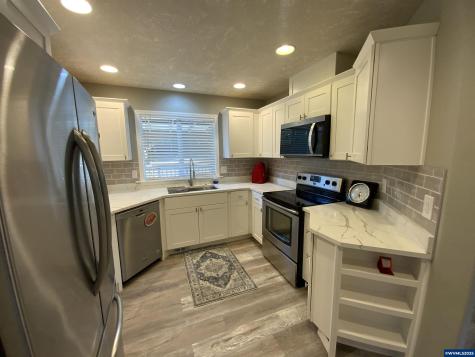1553 Ammon Street NW Salem OR 97304