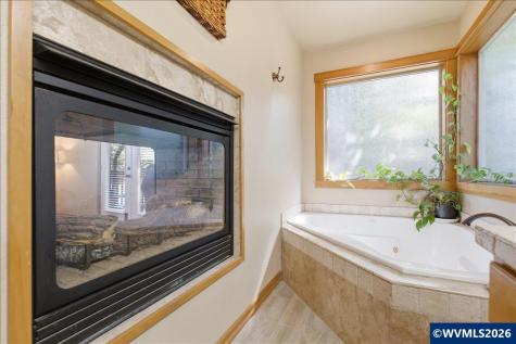 2495 Stoneway Court NW Salem OR 97304