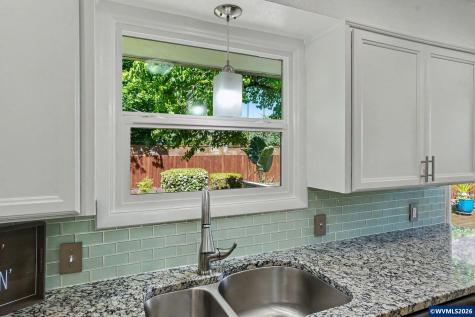 1525 Evergreen Avenue NE Salem OR 97301
