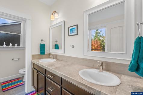 365 Sunset Lane N Monmouth OR 97361-8915
