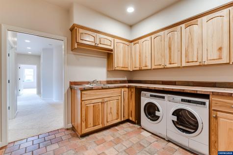 875 Sand Avenue Eugene OR 97401