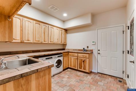 875 Sand Avenue Eugene OR 97401