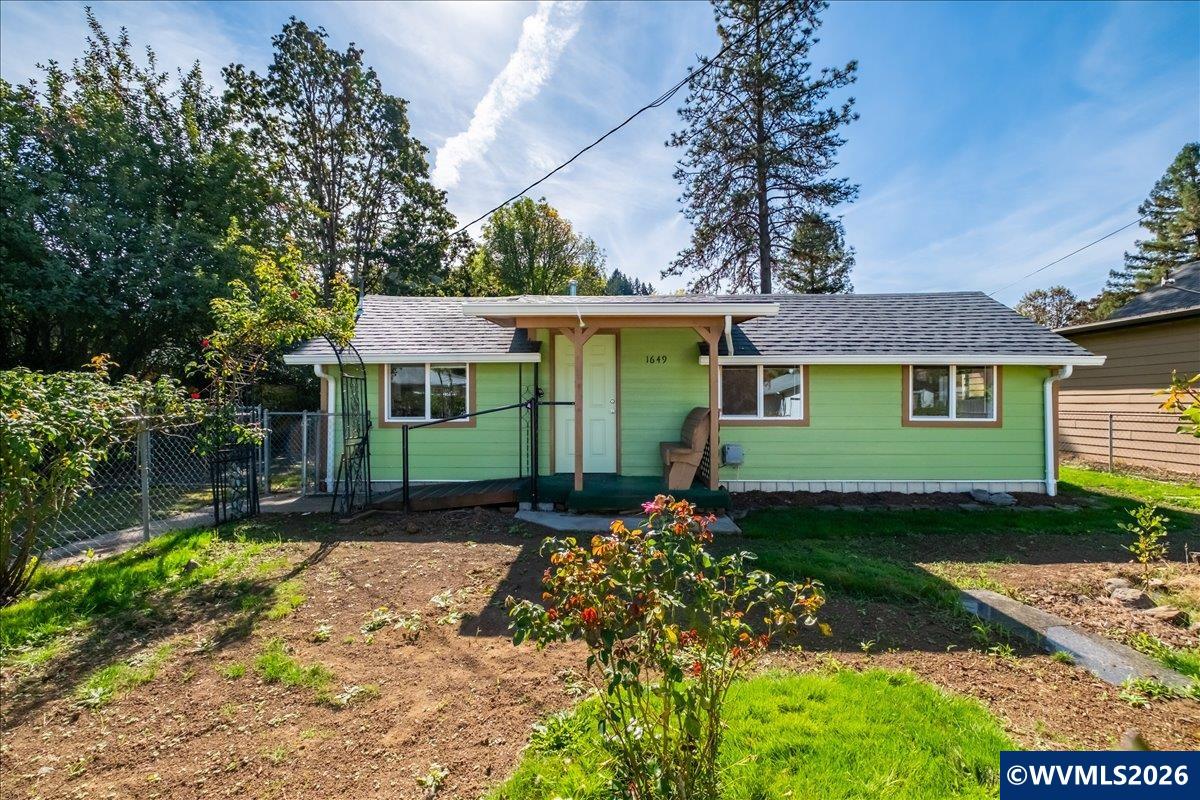 1649 Elm Street Sweet Home OR 97386