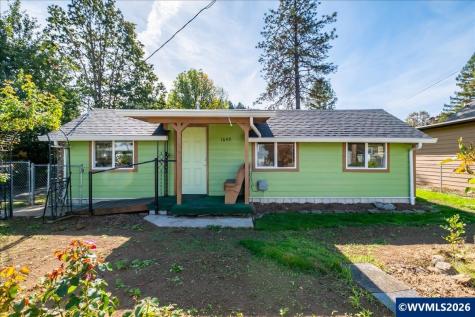 1649 Elm Street Sweet Home OR 97386