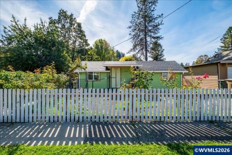 1649 Elm Street Sweet Home OR 97386