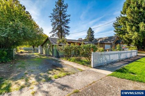 1649 Elm Street Sweet Home OR 97386