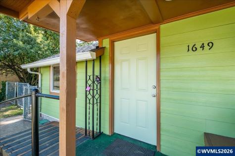 1649 Elm Street Sweet Home OR 97386