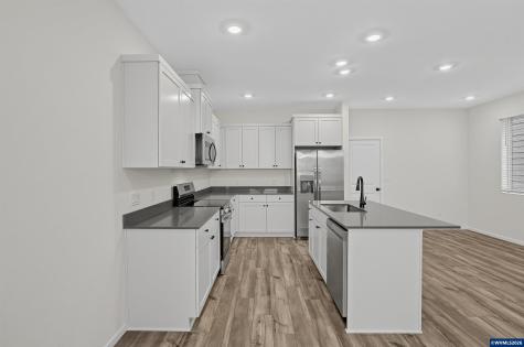 1094 Drake Lane Woodburn OR 97071