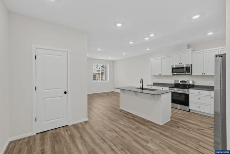 1094 Drake Lane Woodburn OR 97071