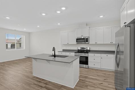 1094 Drake Lane Woodburn OR 97071