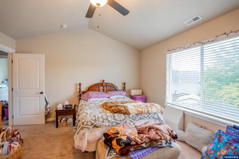 1013 Robbins Court Lebanon OR 97355