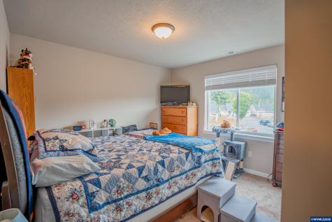 1013 Robbins Court Lebanon OR 97355