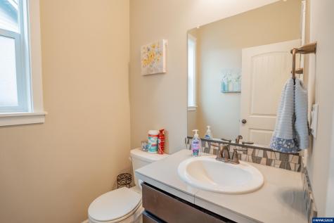 1013 Robbins Court Lebanon OR 97355