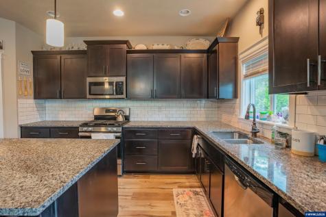 1013 Robbins Court Lebanon OR 97355