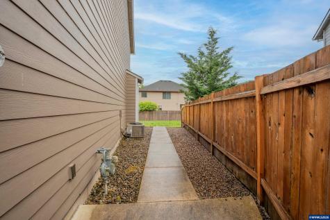 1013 Robbins Court Lebanon OR 97355