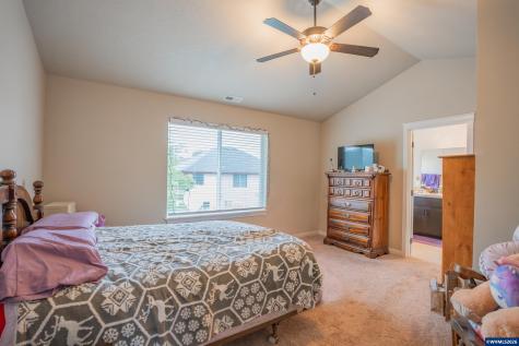 1013 Robbins Court Lebanon OR 97355