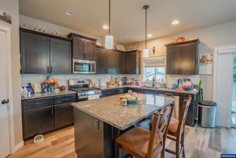 1013 Robbins Court Lebanon OR 97355