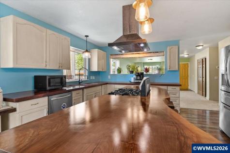 1608 9th Avenue Sweet Home OR 97386