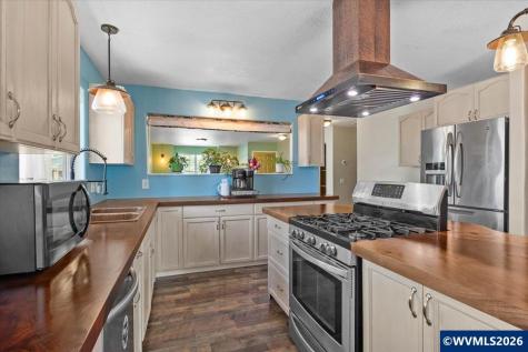 1608 9th Avenue Sweet Home OR 97386