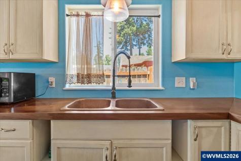1608 9th Avenue Sweet Home OR 97386