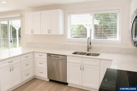 4942 Oak Park Drive NE Salem OR 97305