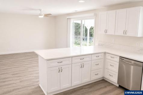 4942 Oak Park Drive NE Salem OR 97305