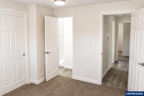 4942 Oak Park Drive NE Salem OR 97305