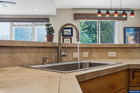 2516 Laura Vista Drive NW Albany OR 97321