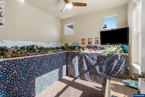 2516 Laura Vista Drive NW Albany OR 97321