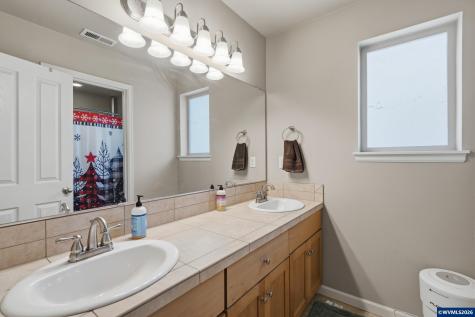 2516 Laura Vista Drive NW Albany OR 97321