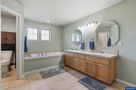 2516 Laura Vista Drive NW Albany OR 97321