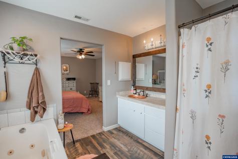 2147 Steelhead Court Lebanon OR 97355