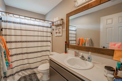 2147 Steelhead Court Lebanon OR 97355
