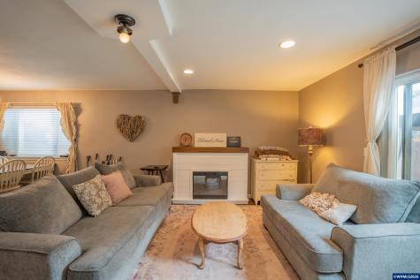 2147 Steelhead Court Lebanon OR 97355