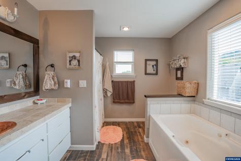2147 Steelhead Court Lebanon OR 97355