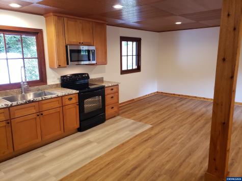 24680 N Santiam Highway SE Lyons OR 97358