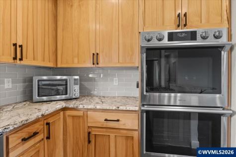 9864 Hoffman Road Monmouth OR 97361