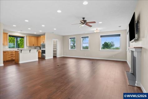9864 Hoffman Road Monmouth OR 97361