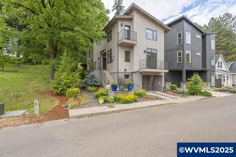 1892 Cousteau Lp SE Salem OR 97302