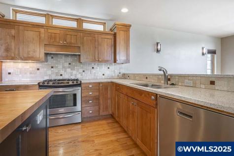1892 Cousteau Lp SE Salem OR 97302
