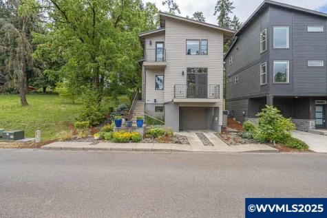 1892 Cousteau Lp SE Salem OR 97302