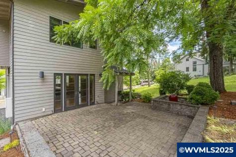 1892 Cousteau Lp SE Salem OR 97302