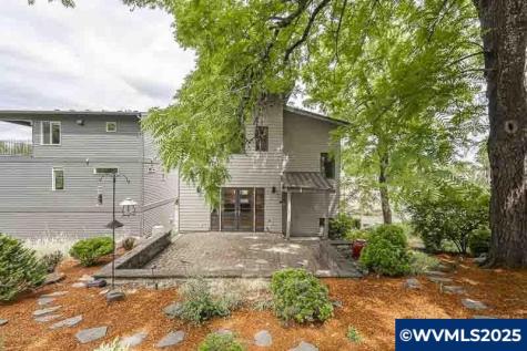 1892 Cousteau Lp SE Salem OR 97302