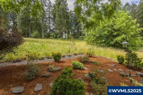 1892 Cousteau Lp SE Salem OR 97302