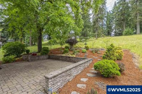 1892 Cousteau Lp SE Salem OR 97302