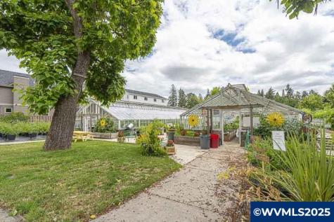 1892 Cousteau Lp SE Salem OR 97302