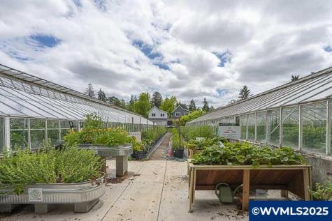 1892 Cousteau Lp SE Salem OR 97302