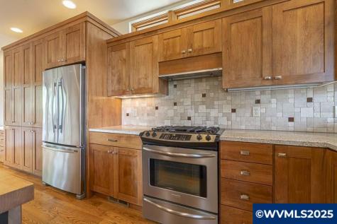 1892 Cousteau Lp SE Salem OR 97302