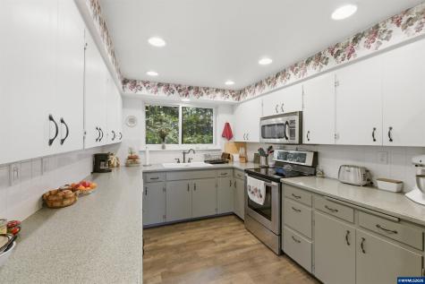 40000 Fir Oaks Lane Lebanon OR 97355